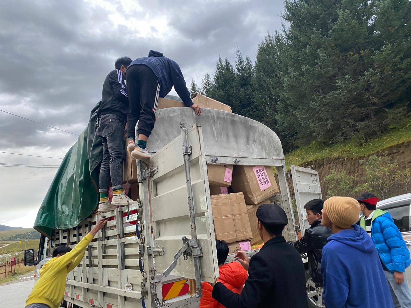 必一·运动体育平台官方网站-必一(中国)公益回顾丨家国同欢月同圆 温暖满载甘孜州(图5)