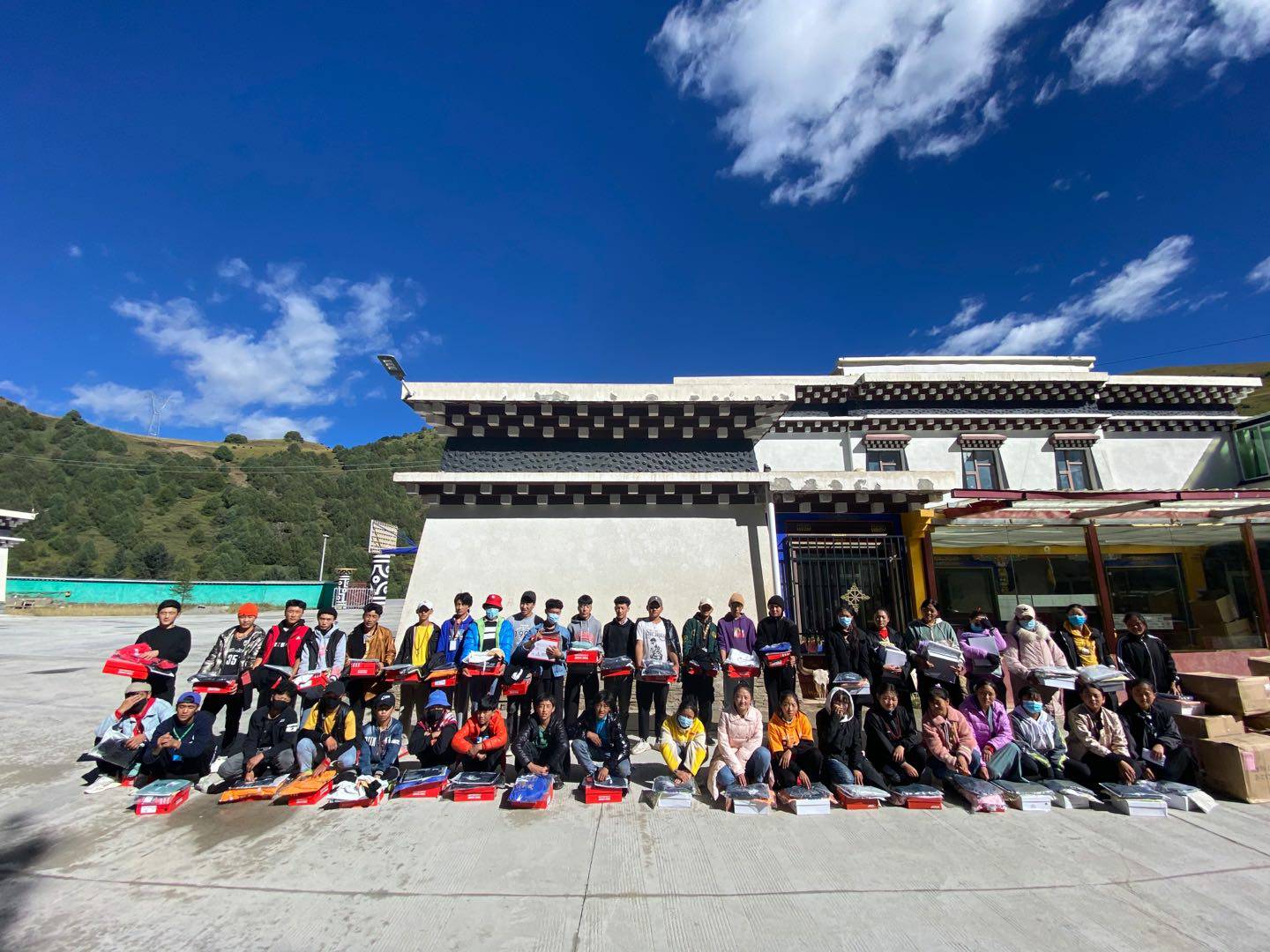 必一·运动体育平台官方网站-必一(中国)公益回顾丨家国同欢月同圆 温暖满载甘孜州(图8)