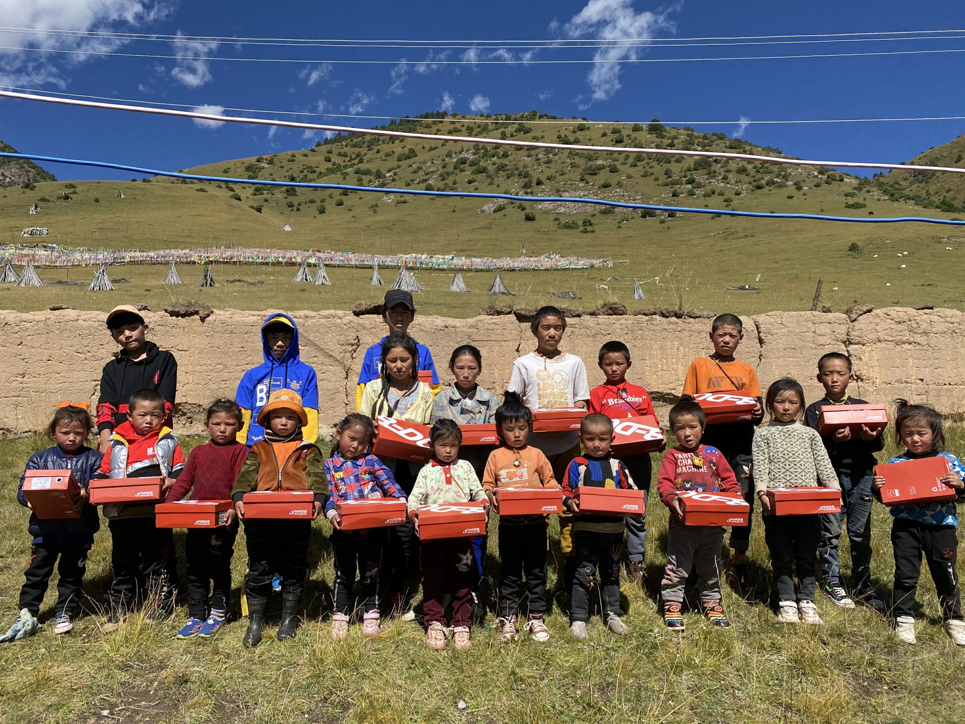 必一·运动体育平台官方网站-必一(中国)公益回顾丨家国同欢月同圆 温暖满载甘孜州(图13)